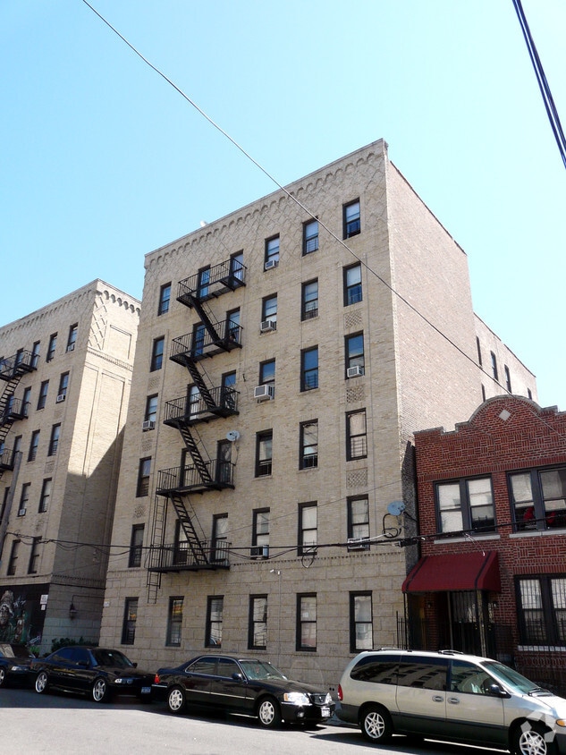 Building Photo - 1064 Manor Ave