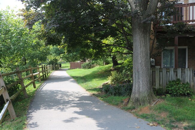 Foto del edificio - 7267 Dockside Ln