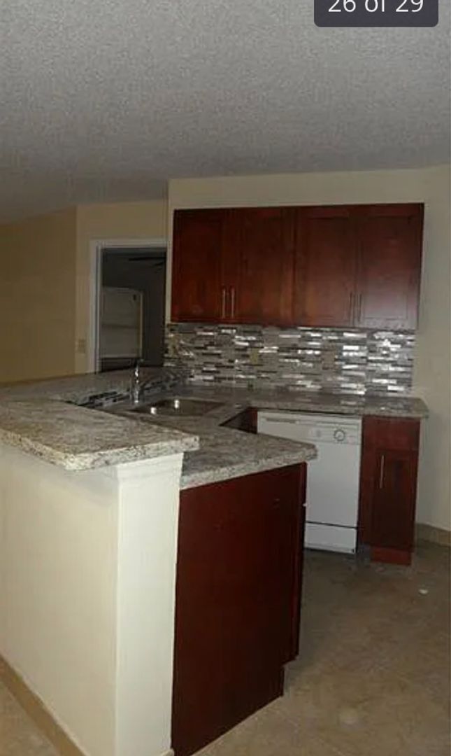 Foto del edificio - Upgraded 2BR/2BA – Gated Community, Great ...