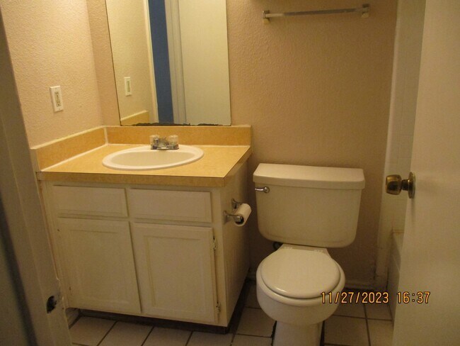 Foto del edificio - 1209 Avondale Ct #A