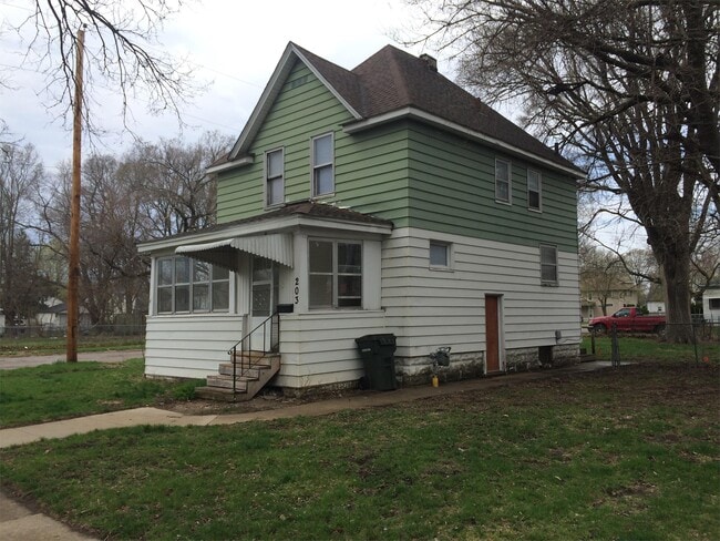 Building Photo - 203 Cutler St