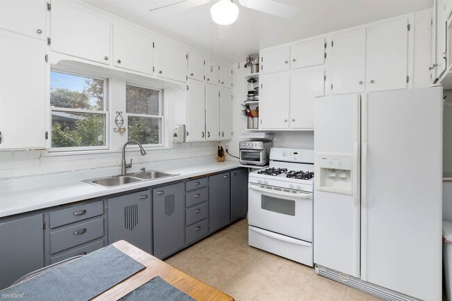 Building Photo - 3 br, 1 bath House - 6633 Van Buren Avenue...