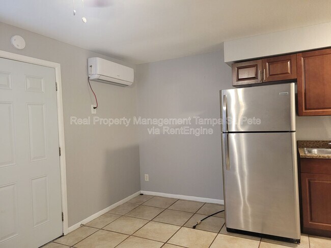 Foto del edificio - 402 W Amelia Ave