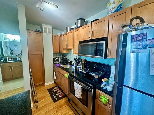 Foto del edificio - 4180 N Marine Dr