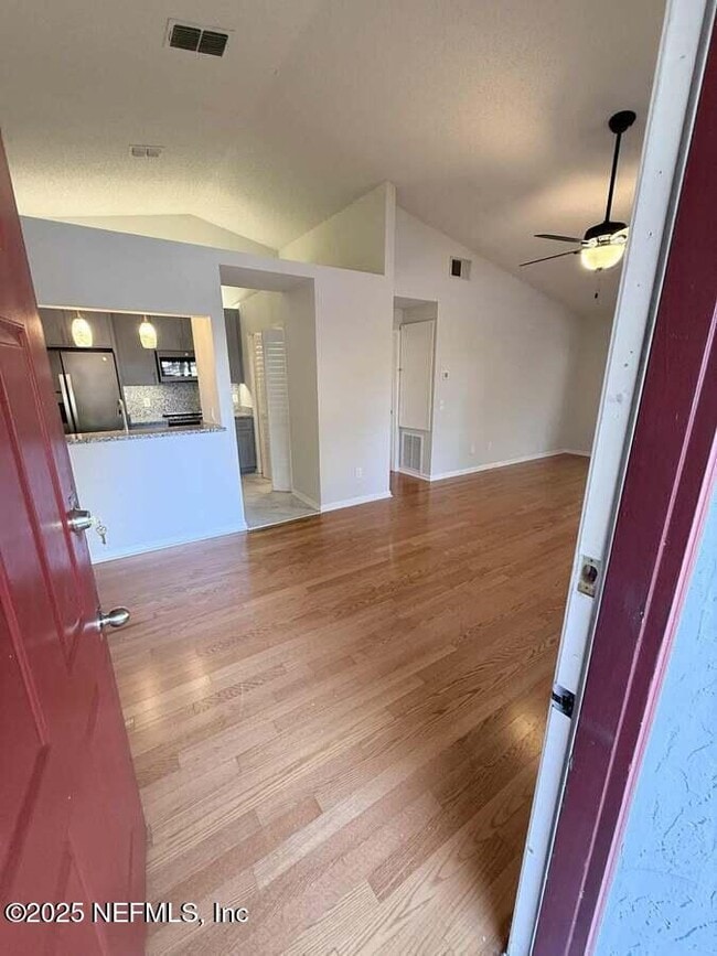 Foto del edificio - 8715 Belle Rive Blvd