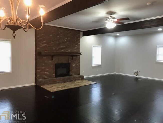 Building Photo - 1610 Rose Garden Ln