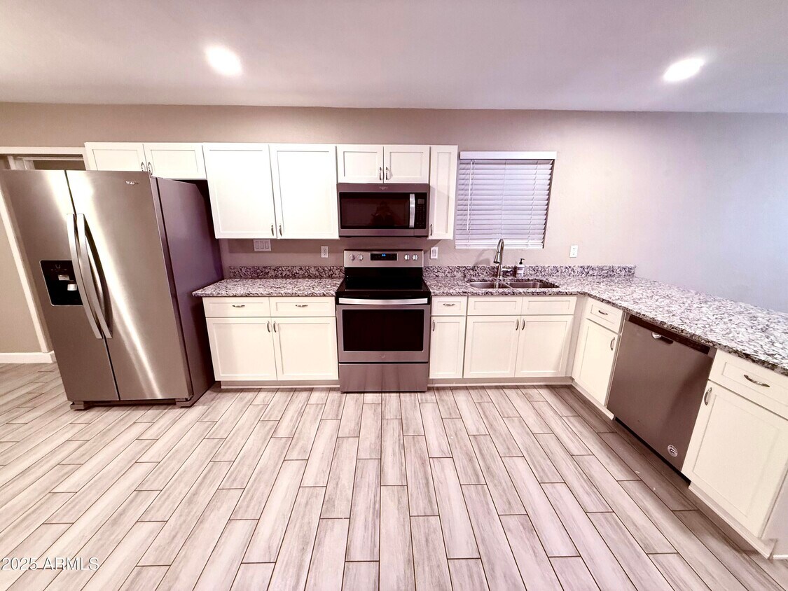 Foto principal - 937 N Wedgewood Dr