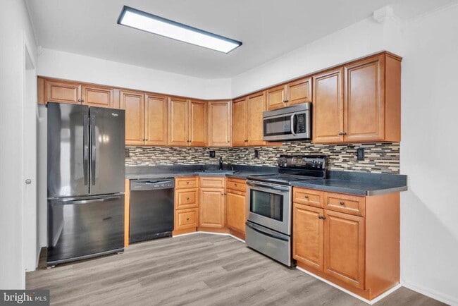 Building Photo - 21 Uxbridge Pl