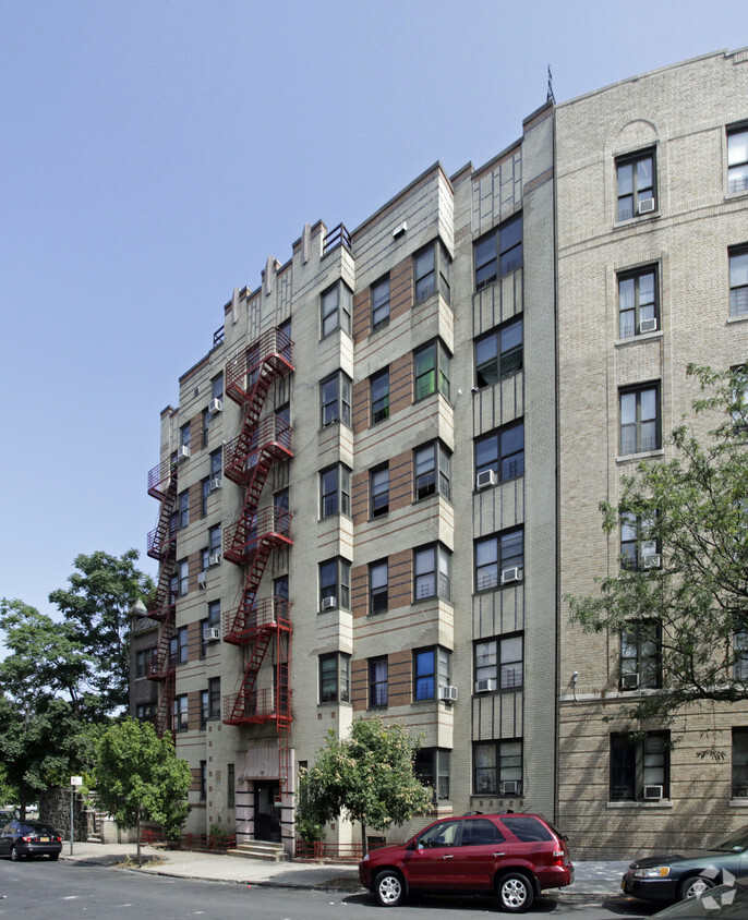 Building Photo - 161 E 206th St