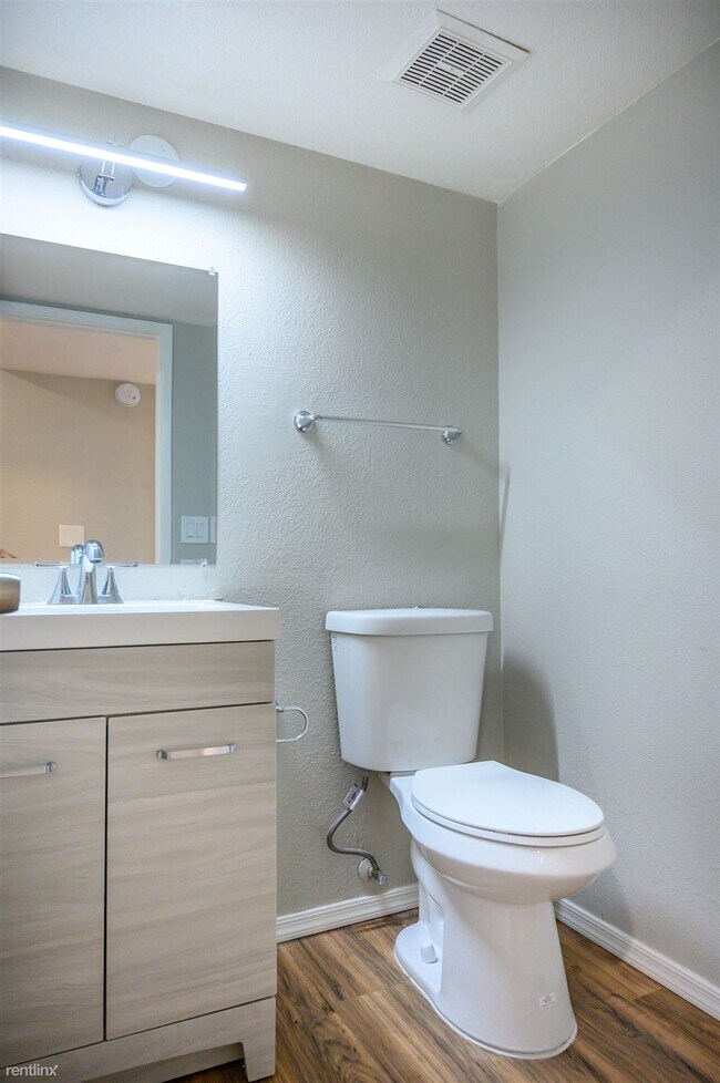 Foto del edificio - 3 br, 2 bath Townhome - 421 East Hidalgo A...