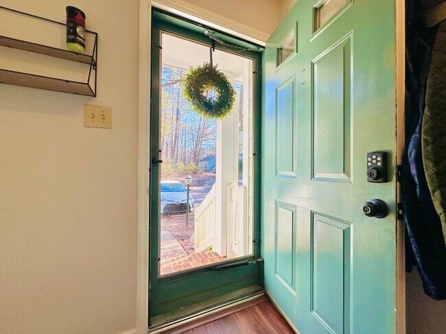 Foto del edificio - 1515 Edgeside Ct