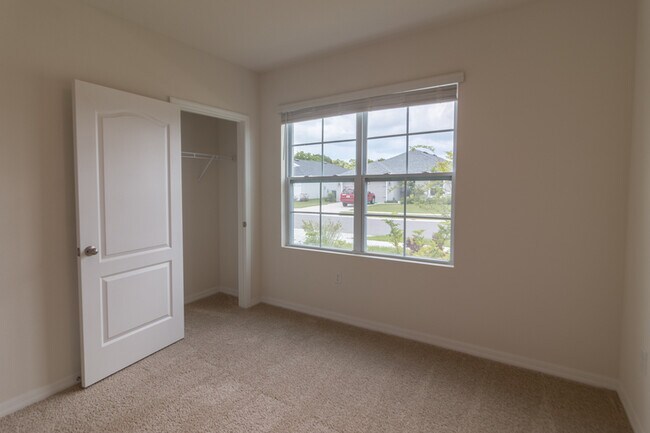 Foto del edificio - 462 St Georges Cir