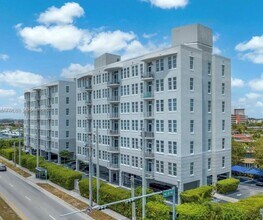 Building Photo - 1791 NE Miami Gardens Dr