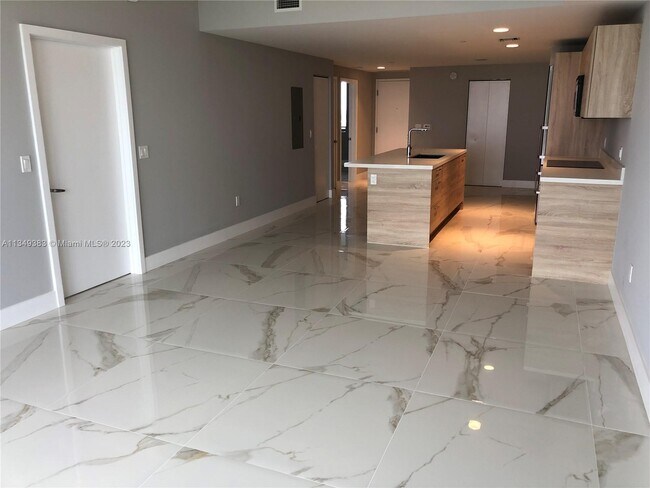 Building Photo - 16385 Biscayne Blvd