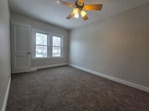 Building Photo - 1014 32nd St SE