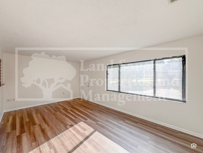 Foto del edificio - 114 Rosalynn Cir