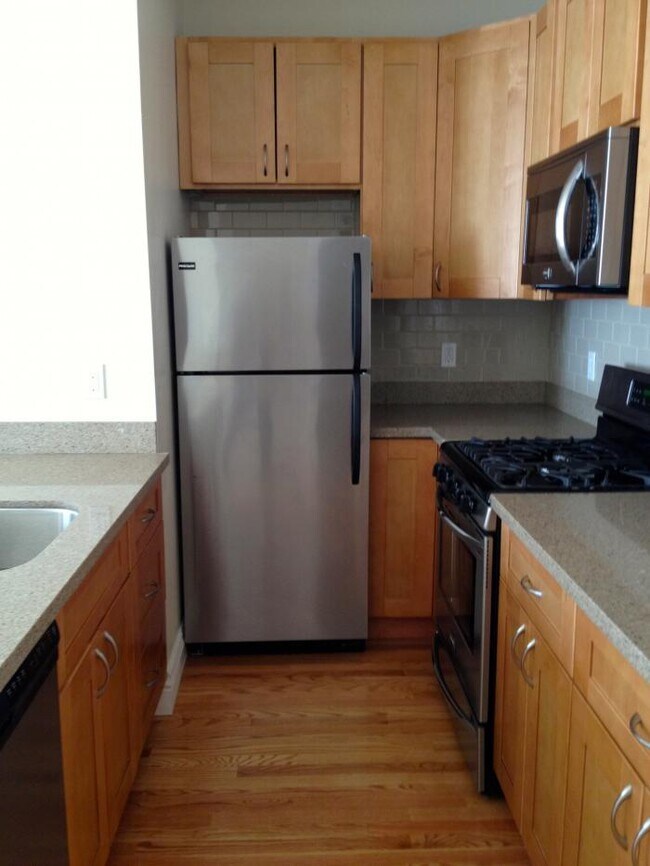 Building Photo - 2 bedroom in San Francisco CA 94117