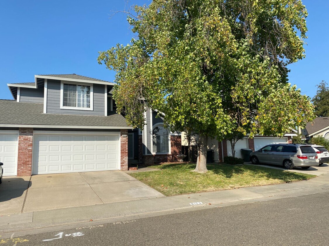 Primary Photo - Beautiful Tri-Level home available in Vint...