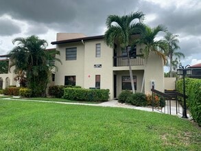 Building Photo - 8520 Casa Del Lago
