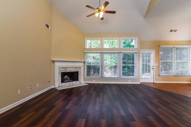 Building Photo - 135 Springlaurel Ct