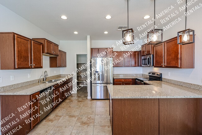 Building Photo - 886 S Brewer Dr