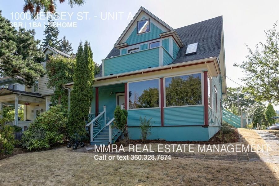 Charming 3 Bedroom Upstairs Apartment Apartment for Rent in