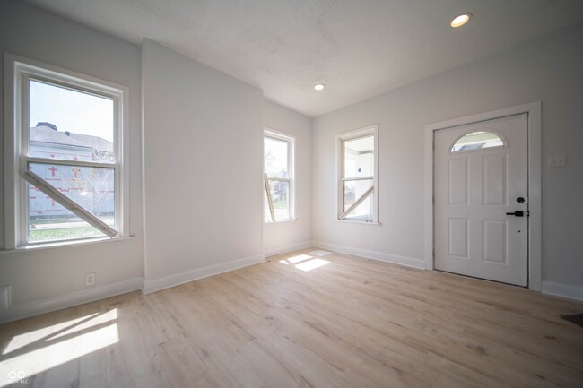 Foto del edificio - 2405 Carrollton Ave