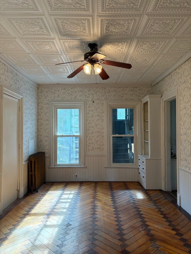 Building Photo - 319 S Albany St