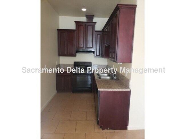 Foto del edificio - 46-46 Butterwick Ct