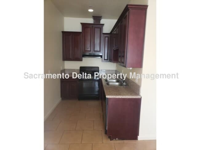 Building Photo - 46-46 Butterwick Ct