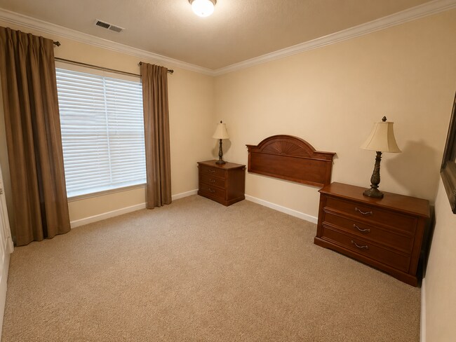 Foto del edificio - Spacious Furnished 3-Bedroom Condo Oasis with 2 Baths in Davenport