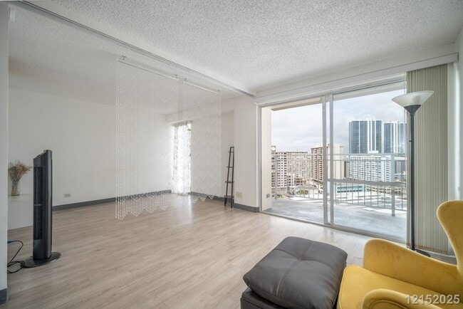 Building Photo - 1655 Makaloa St