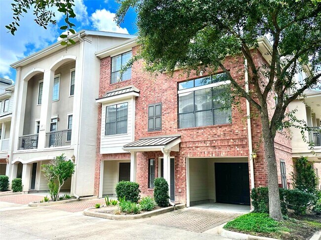 Foto del edificio - 15200 Memorial Dr
