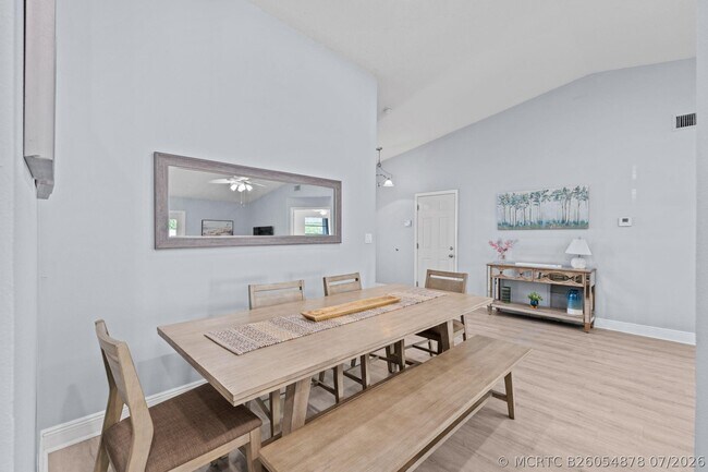 Building Photo - 1599 Bayridge Pl