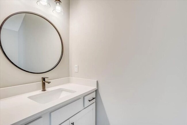 Building Photo - 218 N Tracy St