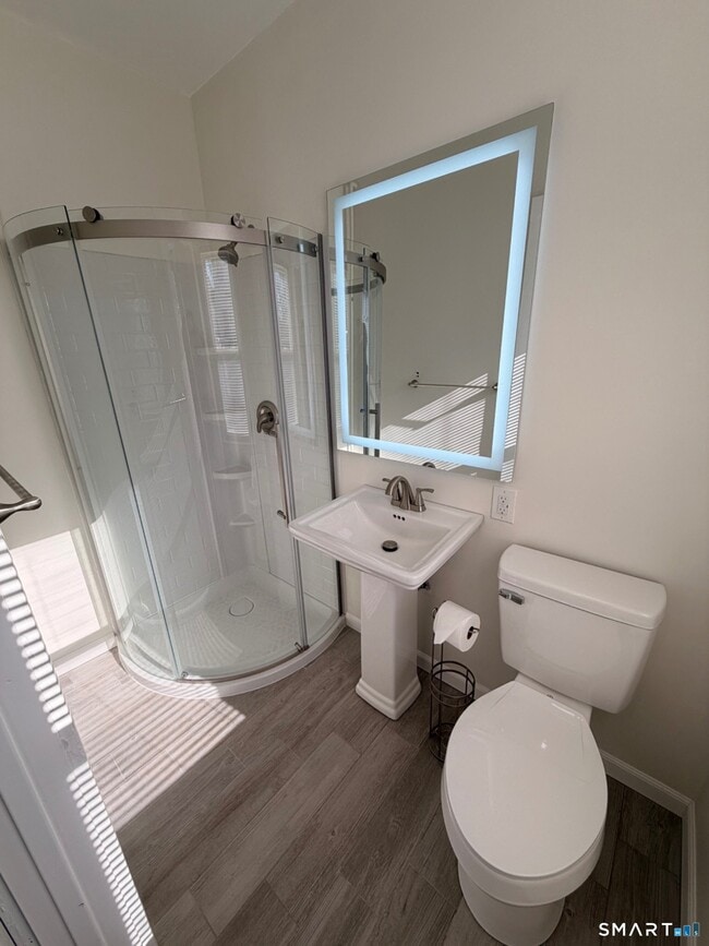 Building Photo - 10 Short St