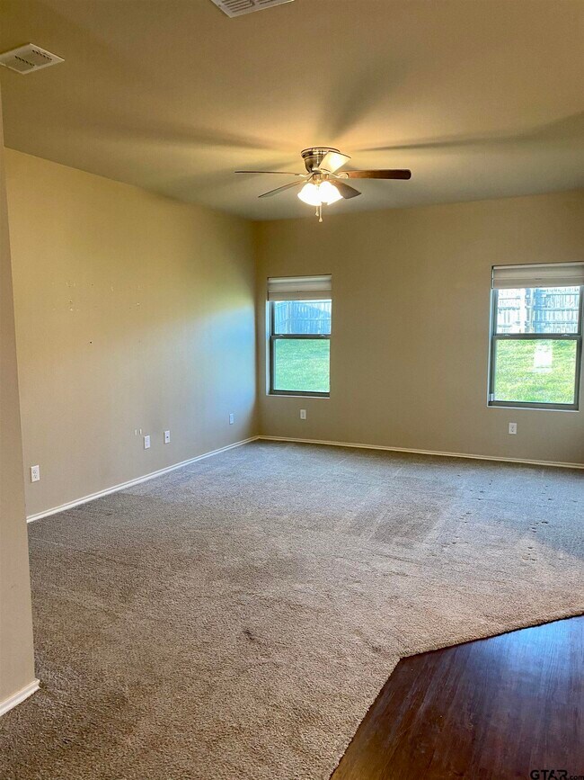 Building Photo - 10850 Cactus Trail