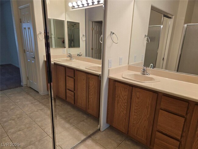 Foto del edificio - 5196 Alfingo St