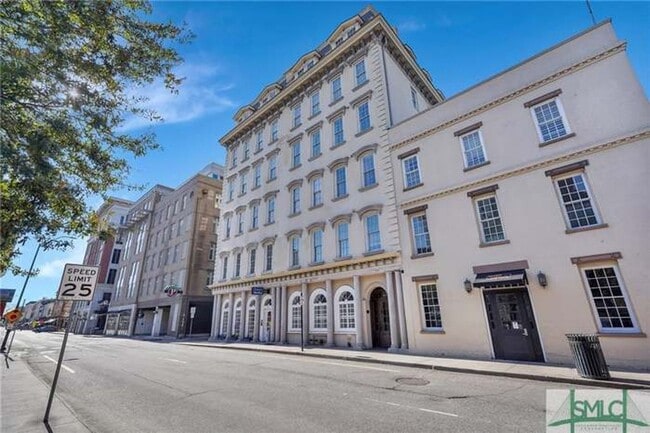 Building Photo - 1 BED | 1 BATH | DOWNTOWN CONDO | GARAGE P...