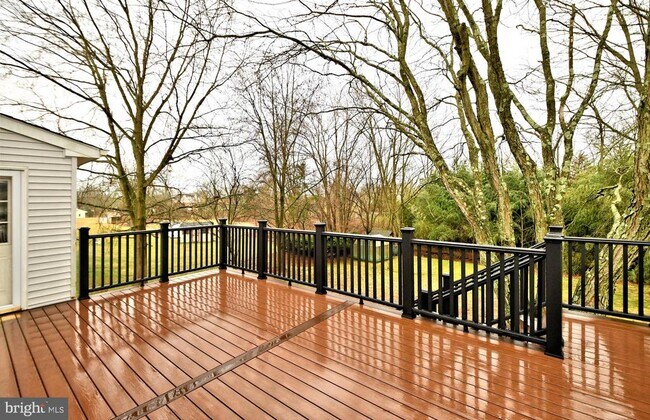 Building Photo - 411 Belle Ln