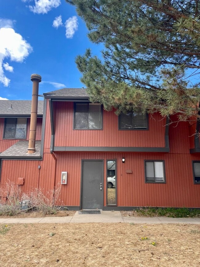 Foto del edificio - Beautiful Two-story, 3 Bed, 1.5 Bath Condo 1/2 Mile from CSU!