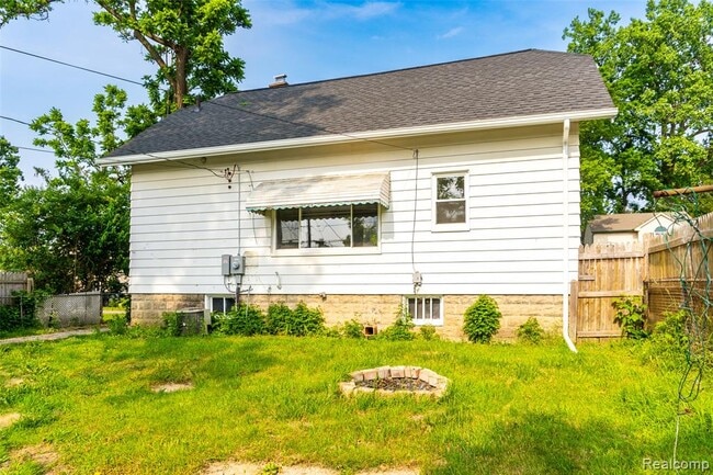 Building Photo - 21200 Collingham Ave