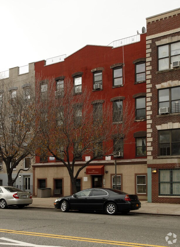 Foto del edificio - 347 Pleasant Ave