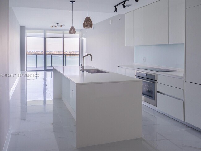 Foto del edificio - 700 NE 24th St