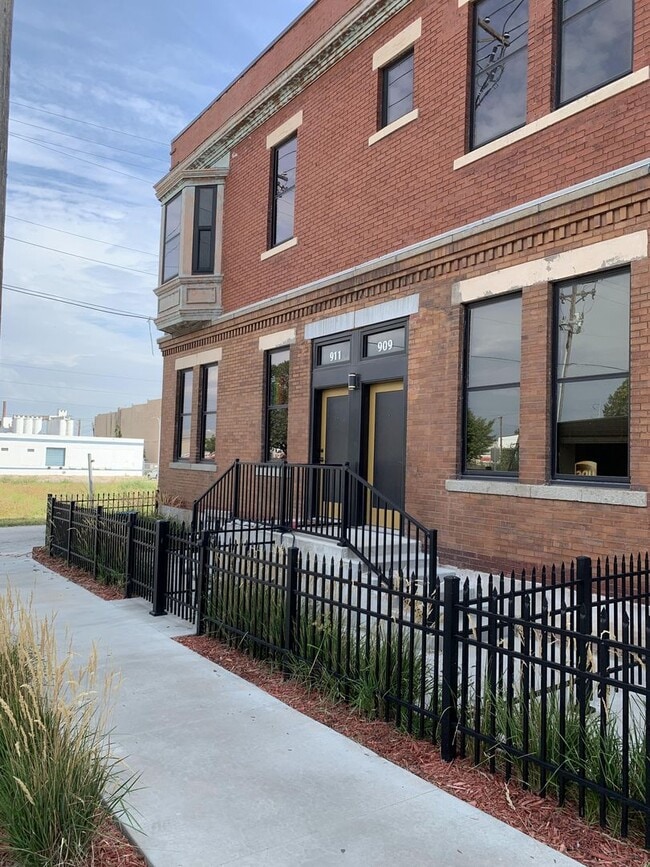 Building Photo - 909 N 17th St