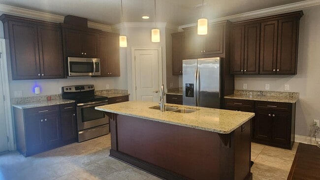 Building Photo - 2133 Janet St