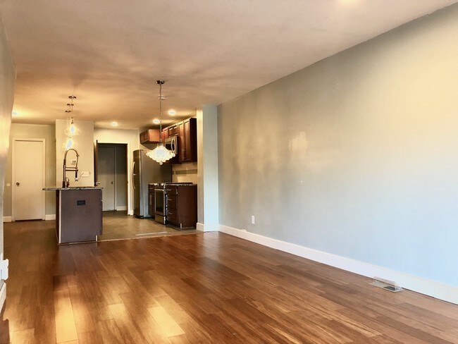 Building Photo - Stunning Duplex in Denver