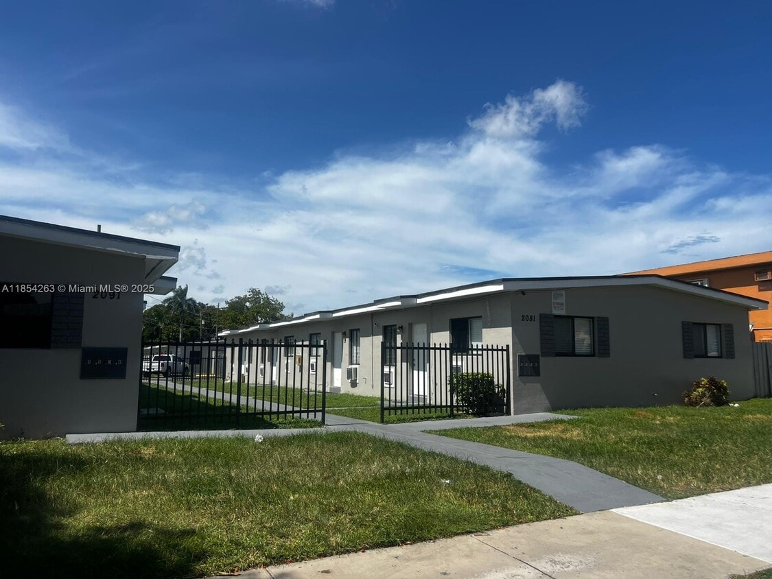 Foto principal - 2090 NW 31st St
