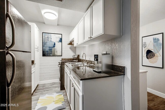 Foto del edificio - 2925 N Greenfield Rd