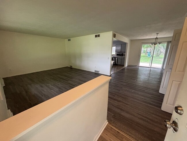 Building Photo - 3 Bed 2.5 Bath + Den House in Waunakee Wi